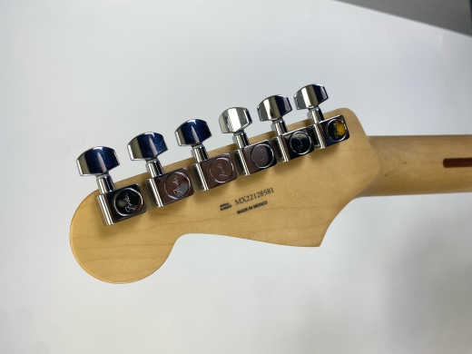 Fender - Player Stratocaster Pau Ferro - 3 Tone Sunburst 6